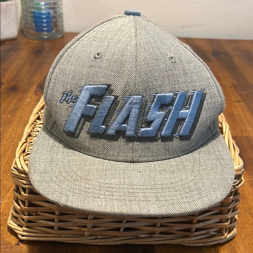 DC Comics Gray/Blue Wool Blend Raised Embroidered Letters FLASH Snapback Hat.